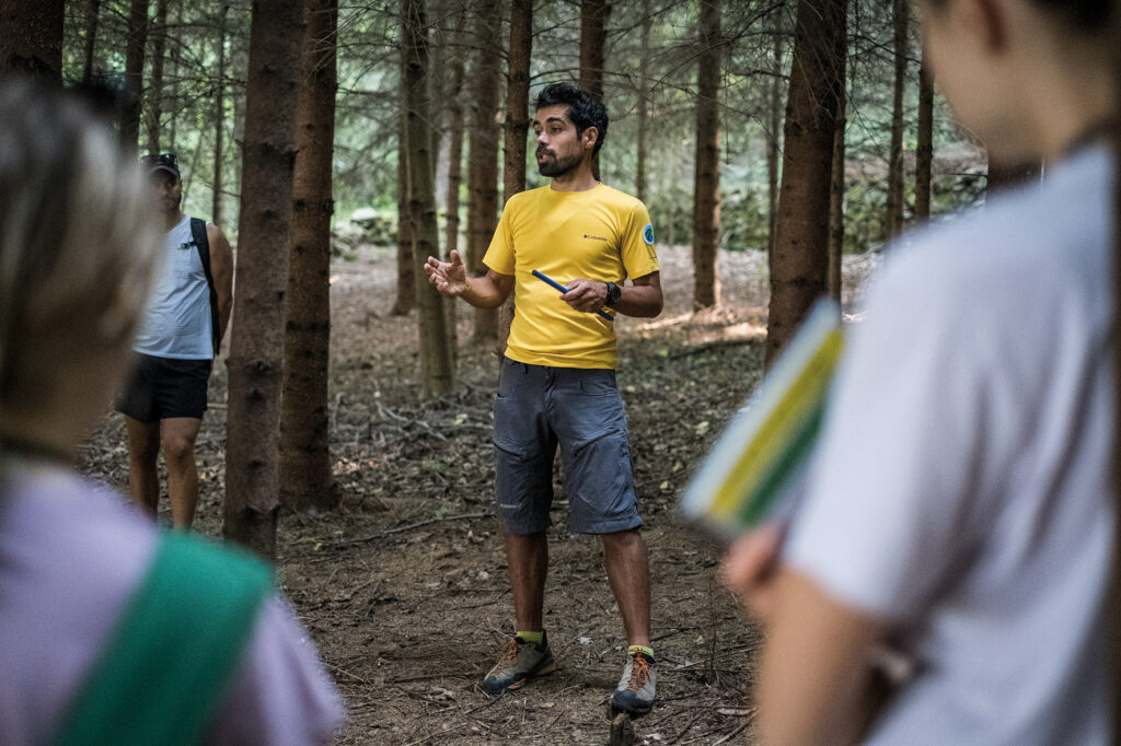 Luca Stefenelli e il trekking culturale nei boschi della valsugana