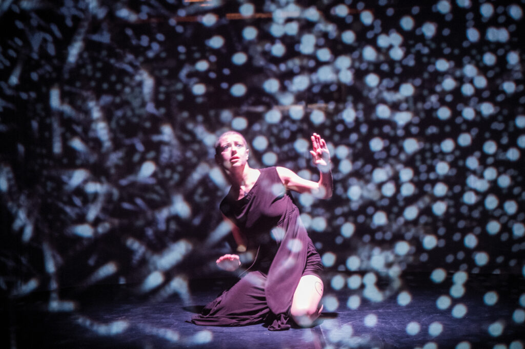 Bruna Cerasa nello spettacolo di danza Augmented Me, cultura trentina a Pergine Valsugana