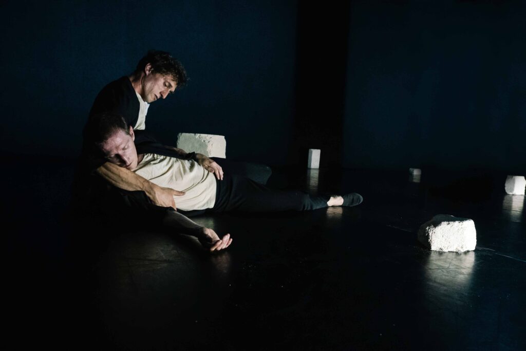 Pergine Festival 2022: spettacolo Ombelichi Tenui di Filippo Porro e Simone Zambelli, Vincitore di Supernova 2022,